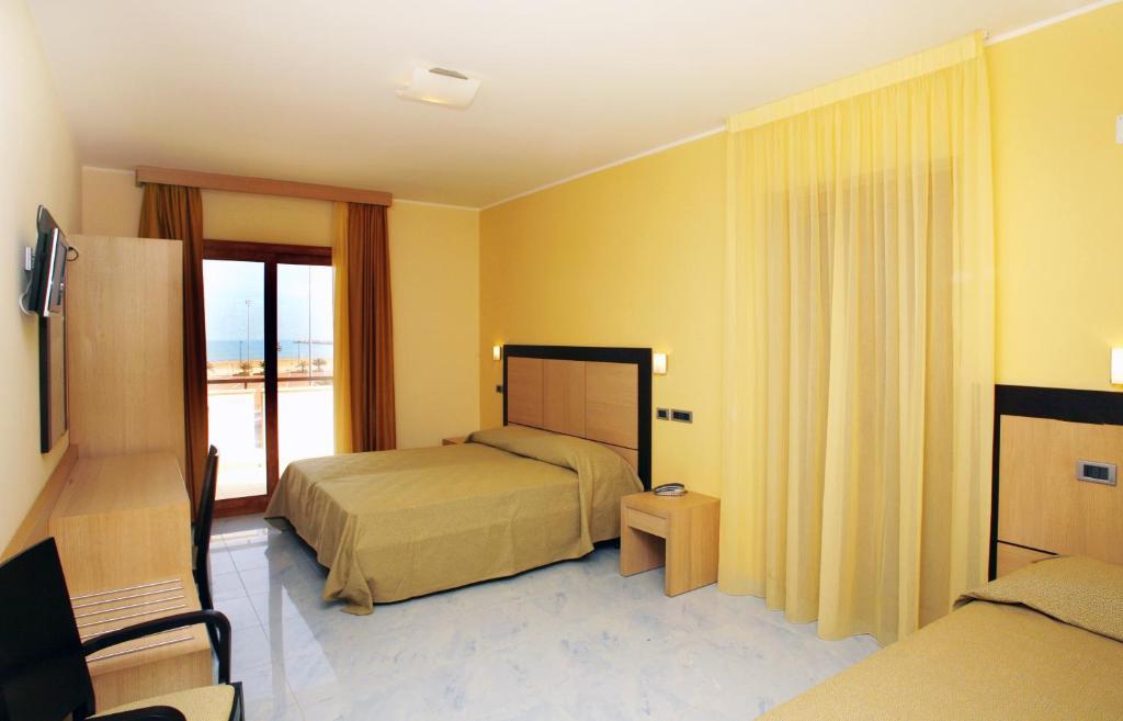 Triple Room with Balcony