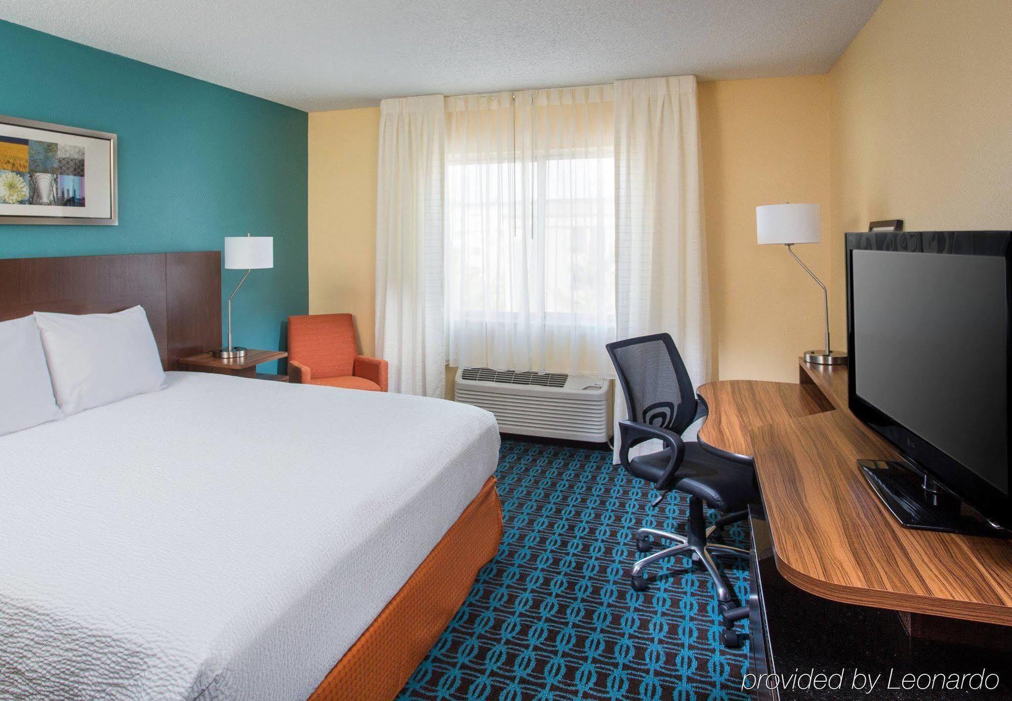 King Room with Bathtub - Mobility Access/Hearing Accessible