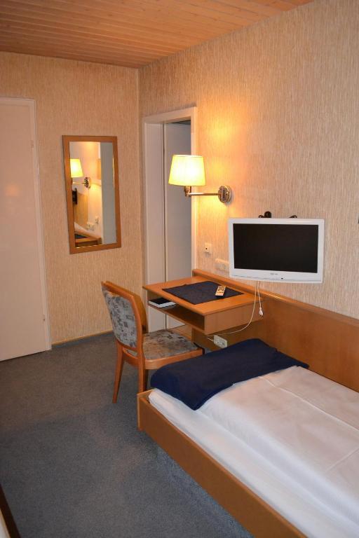 Kleines Zweibettzimmer
