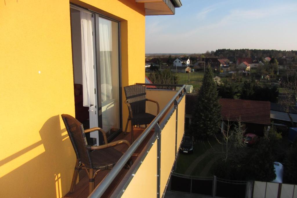 Doppel-/Zweibettzimmer mit Balkon