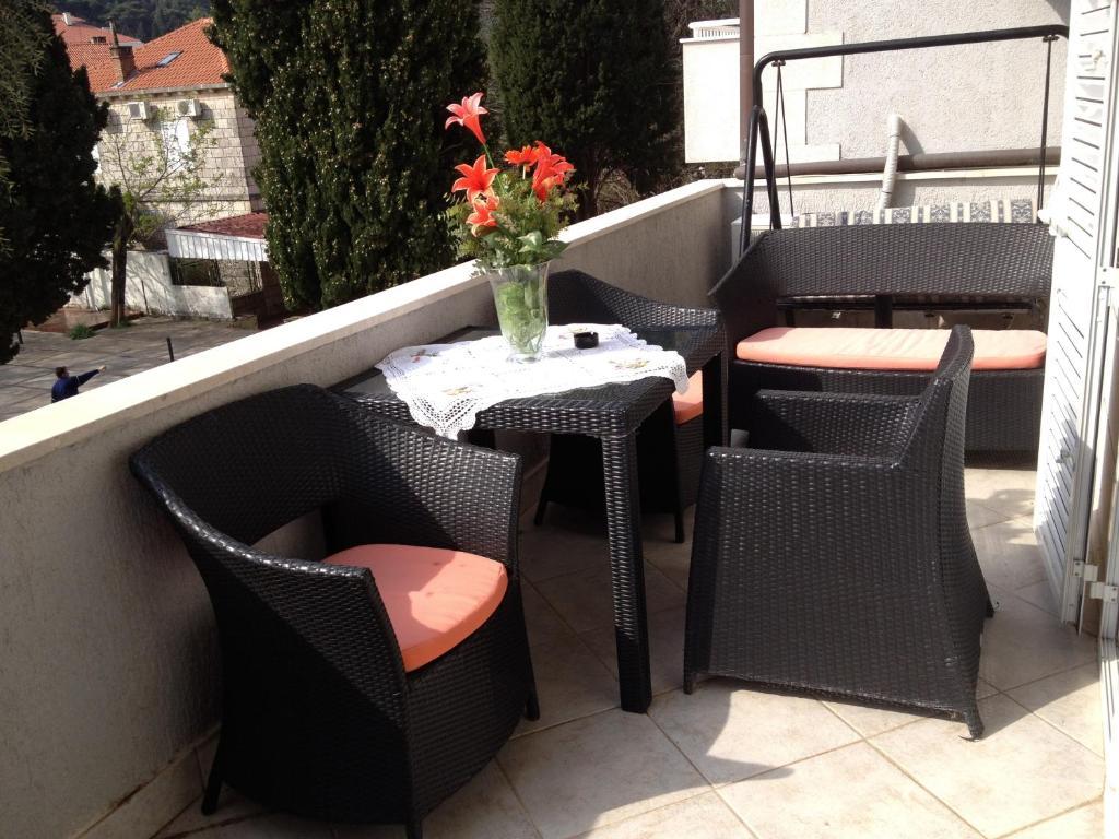 Deluxe Two-Bedroom Apartment with Terrace (6 Adults),267512601:JPEG