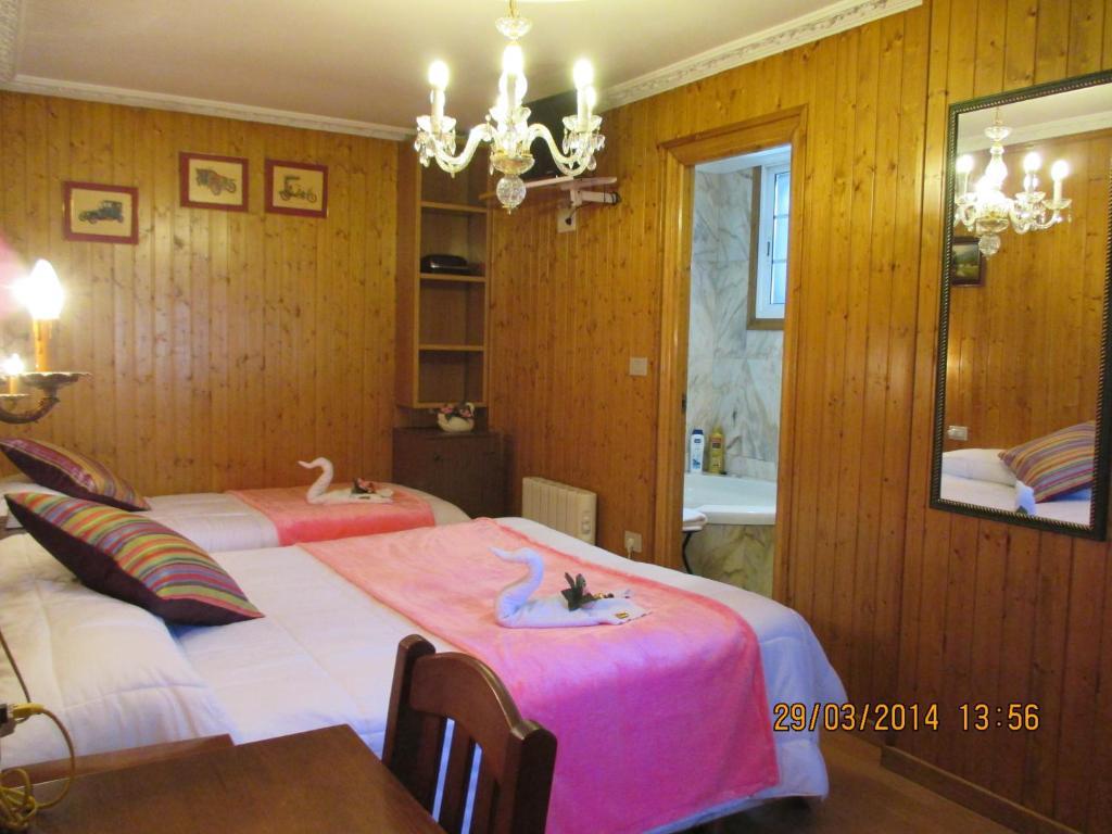 Quarto Duplo com Cama Extra, Banheira de Hidromassagem, Terraço e Estacionamento