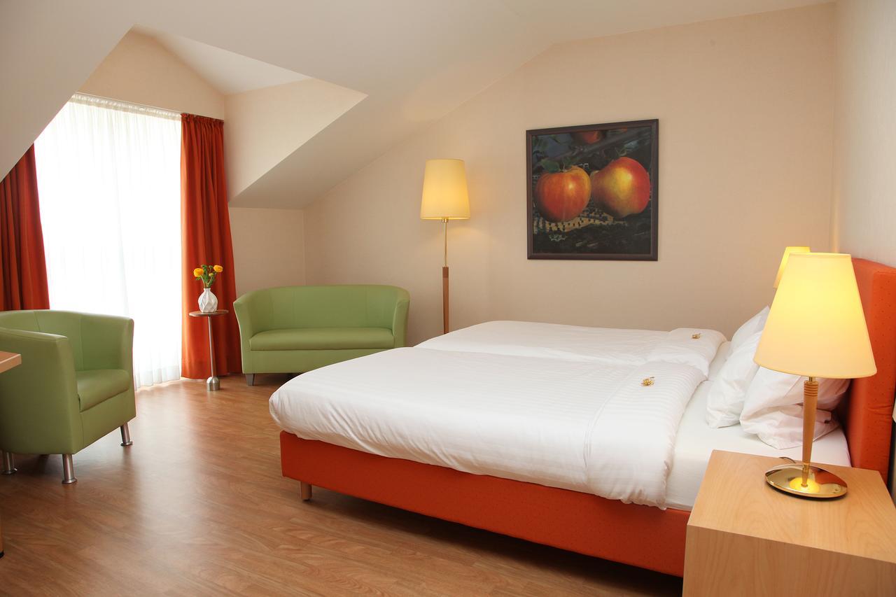 Deluxe Double Room****