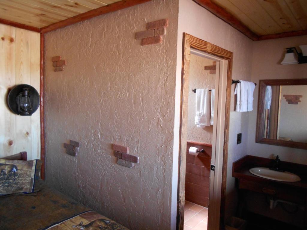 Annexe Motel - De l'autre côté de la rue - 2 Personnes Maximum - Aucun Lit d'Appoint