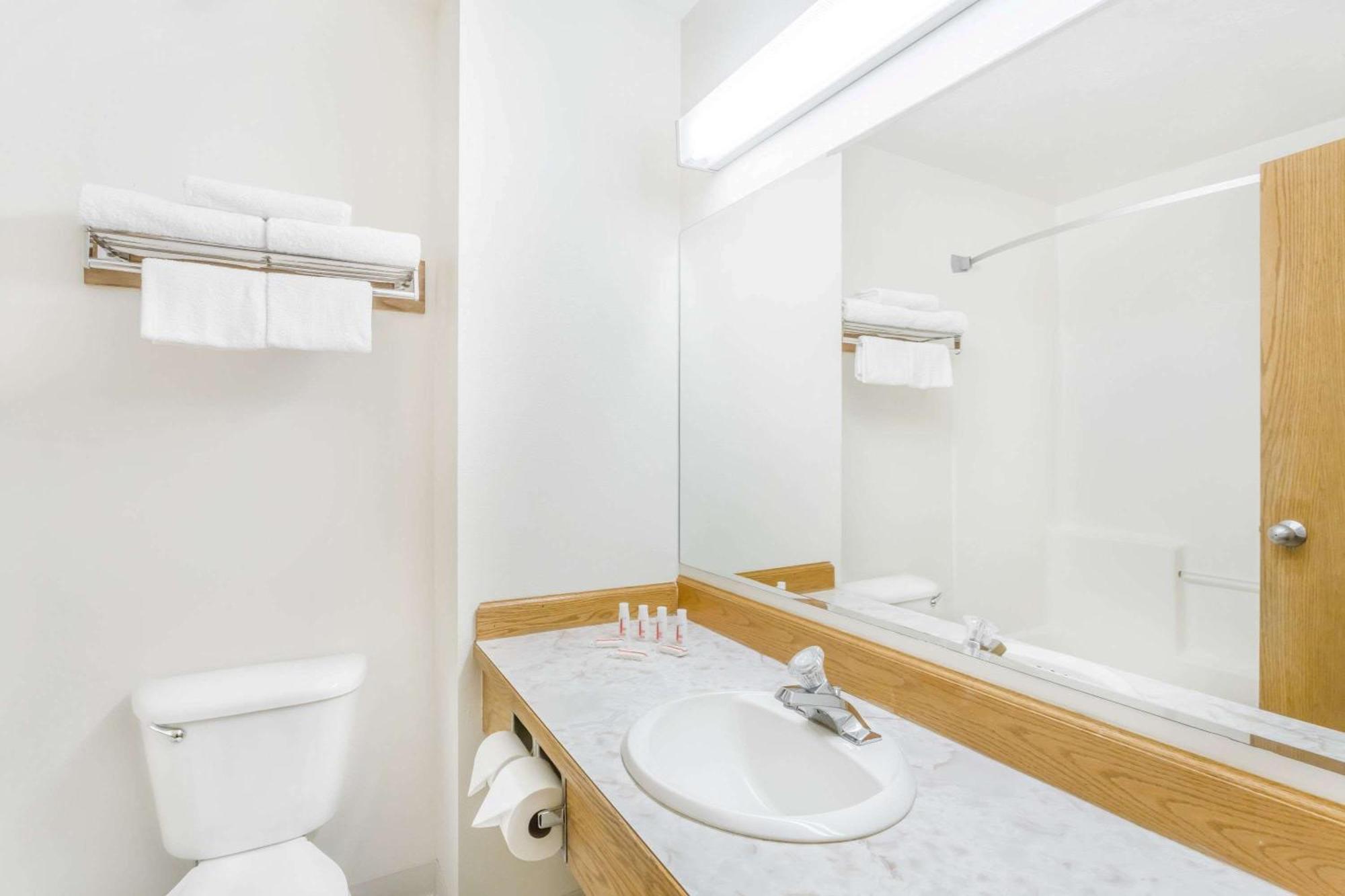 Queen Room with Two Queen Beds - Mobility Access/Non-Smoking