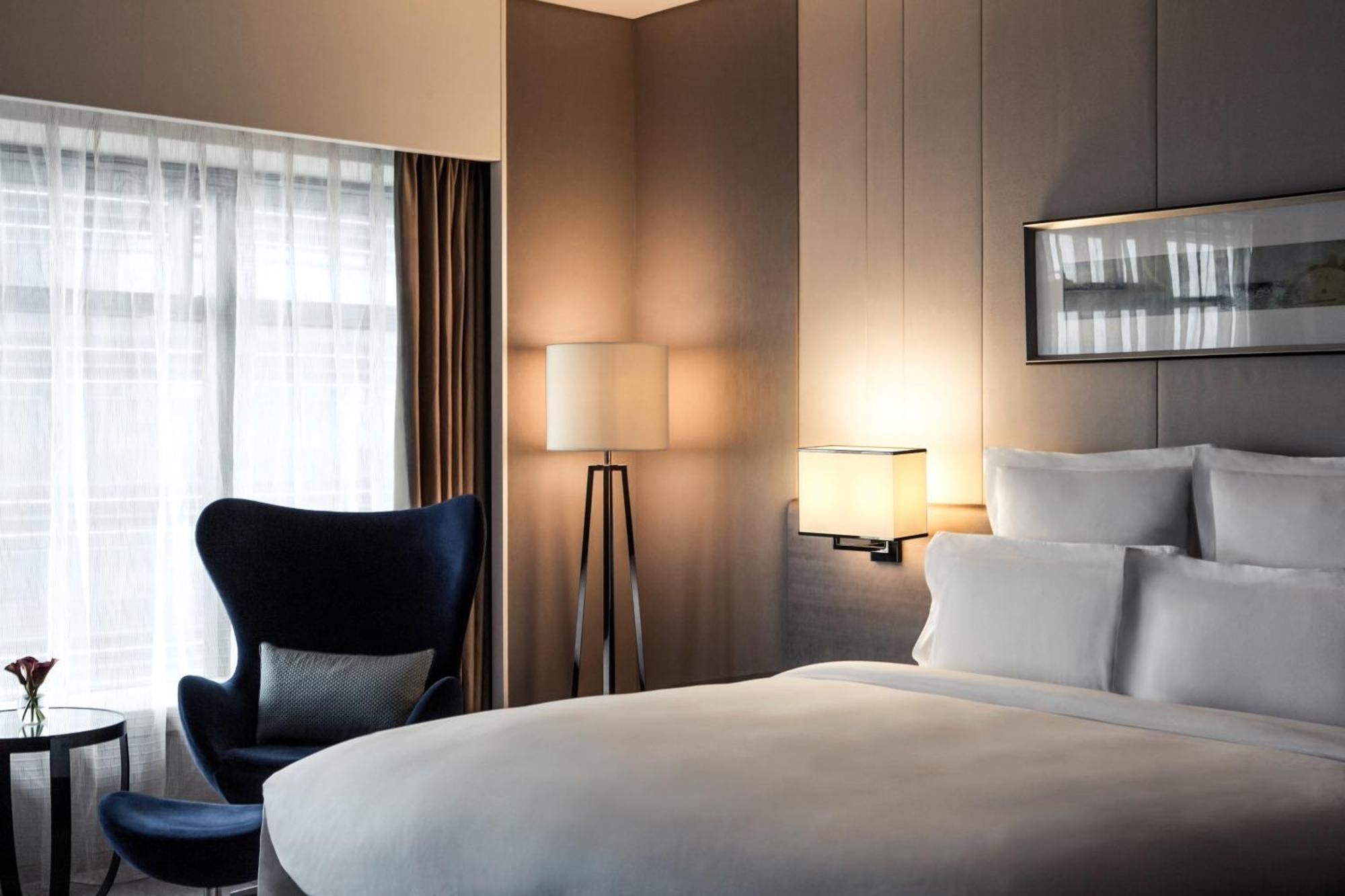 Superior King Room City View