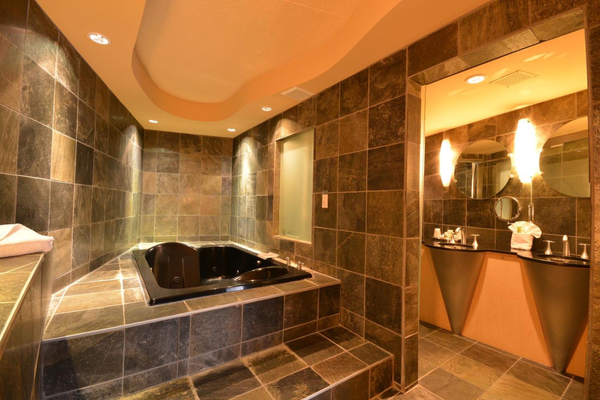 King Suite with Whirlpool - Non smoking