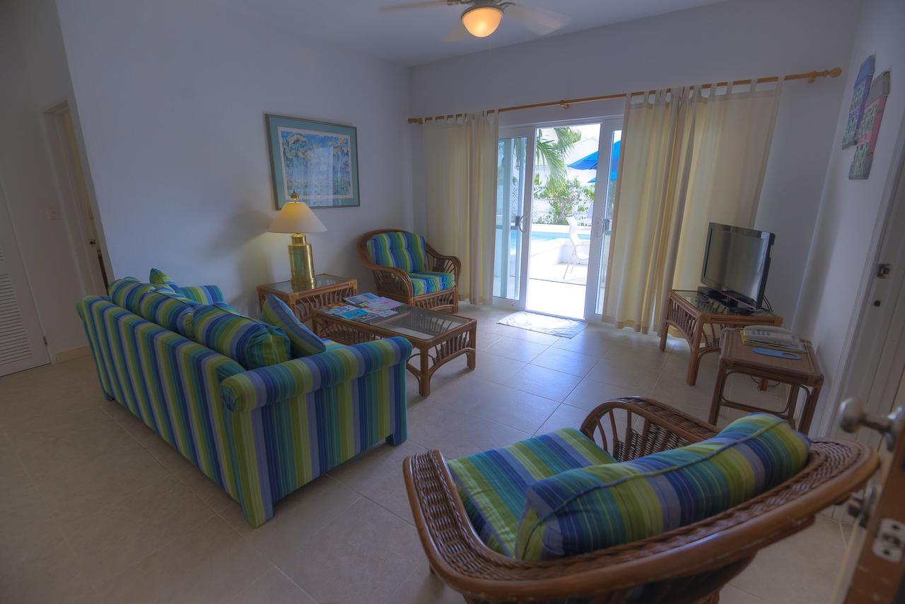 2 Bedroom Poolside