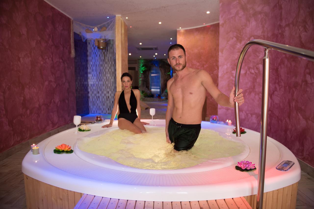 Suite with Hot Tub