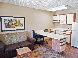 Deluxe Studio with 1 Queen Bed - Non-Smoking