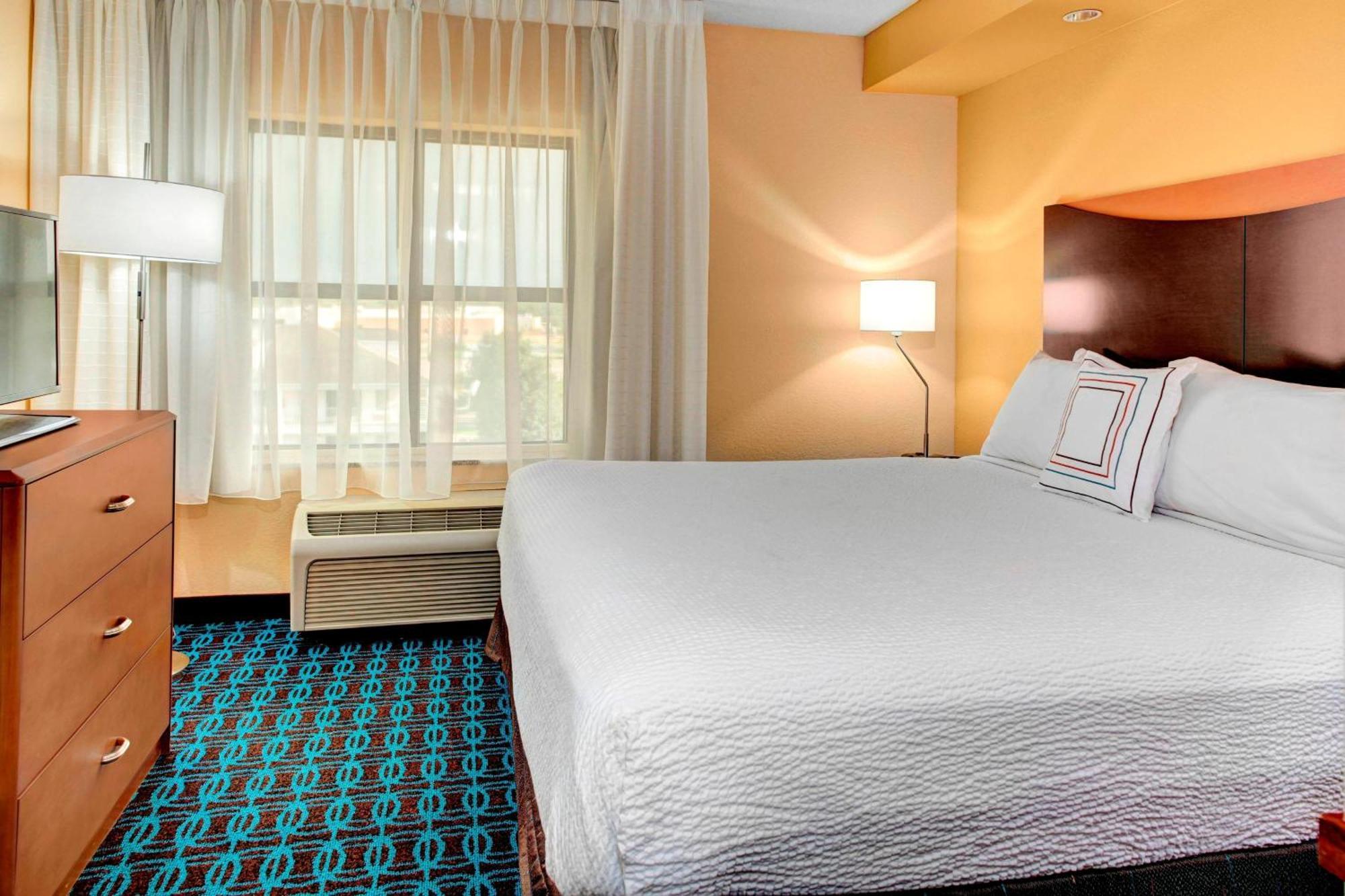 King Room with Bathtub - Mobility Access/Hearing Accessible