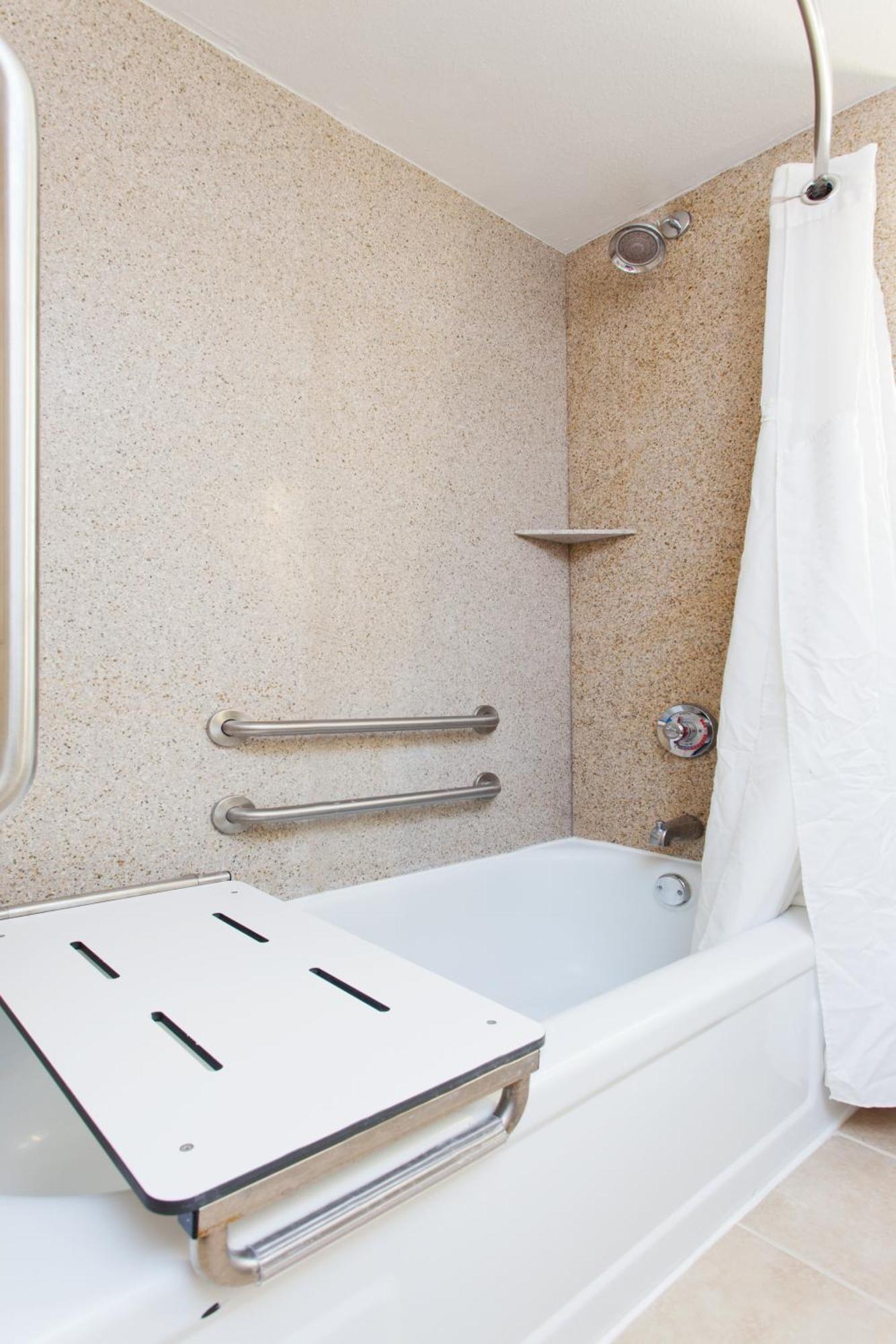 Hearing Accessible King Suite - Non-Smoking