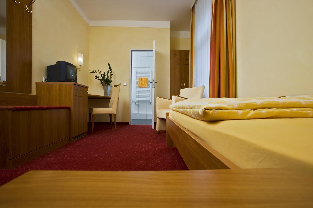 Large Single Room,579199056:JPEG