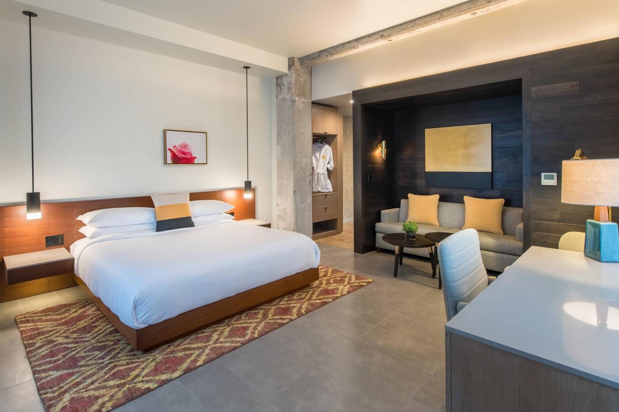Suite Junior esquinera con vistas a la ciudad - 1 cama extragrande