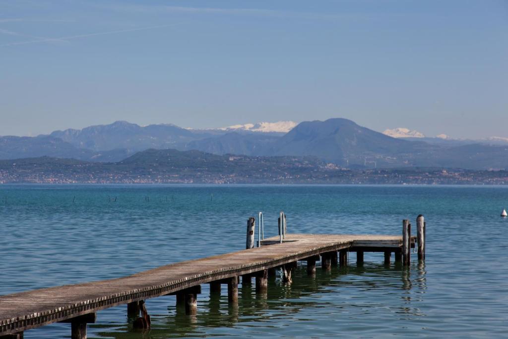 Classic Double Room with Side Lake View