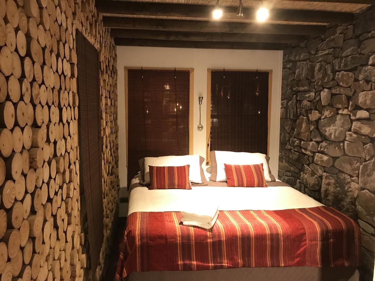 Quarto com Cama de Casal ou 2 de Solteiro