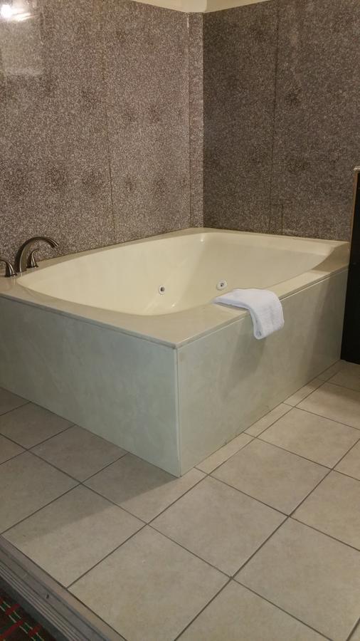 Suite with Hot Tub
