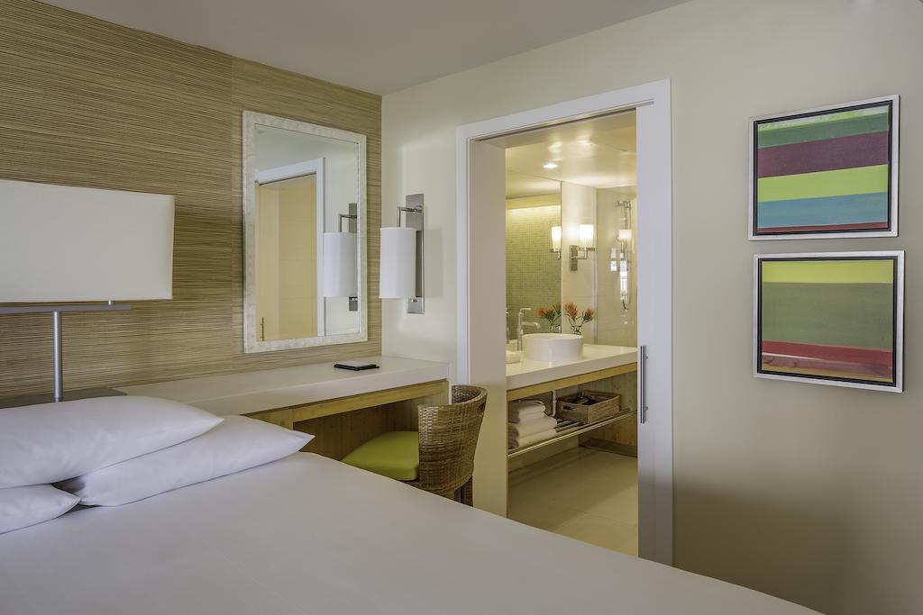 Kamer met 2 Queensize Bedden en Rolstoeltoegankelijk Bad