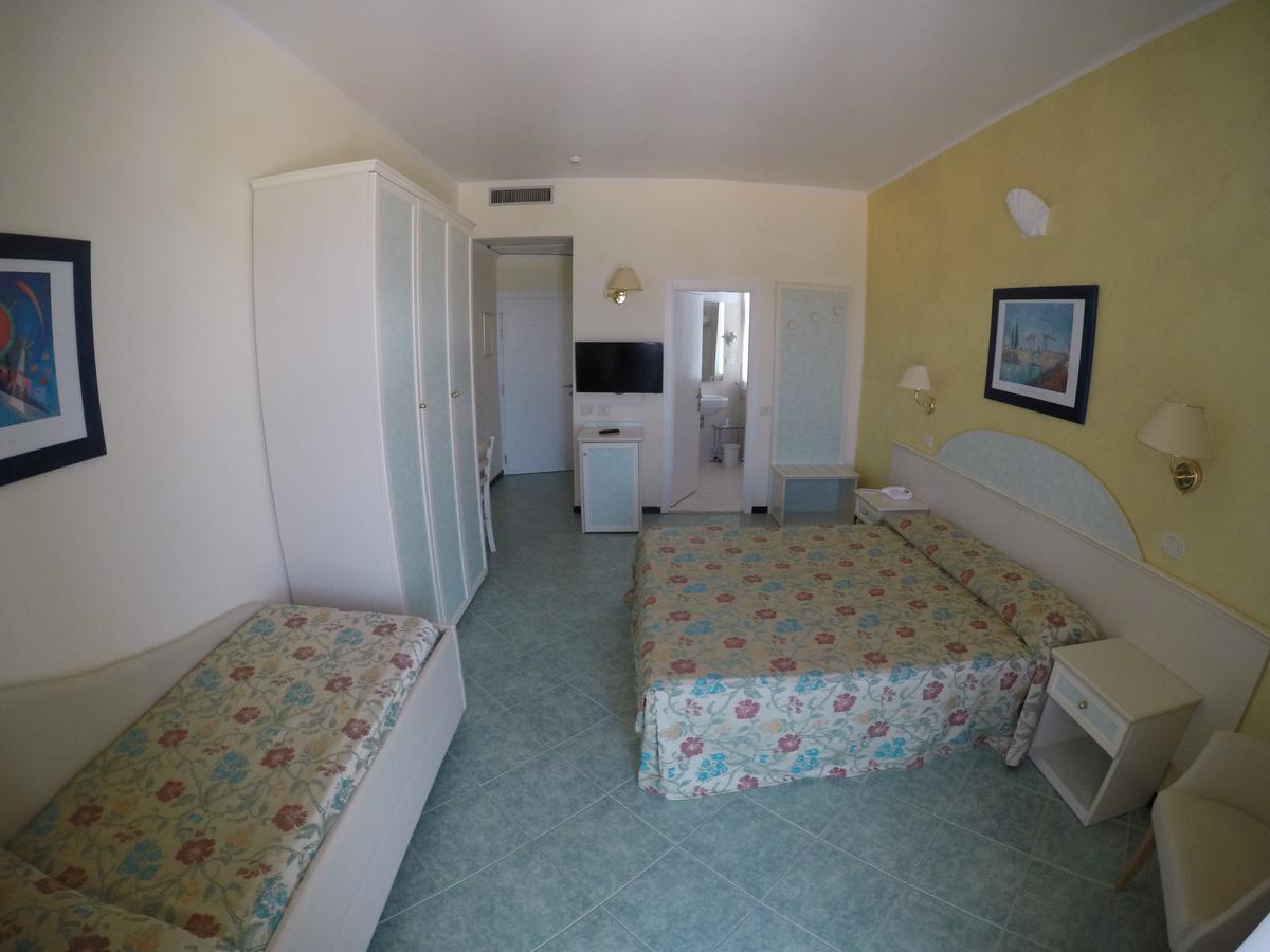 Dreibettzimmer mit Balkon