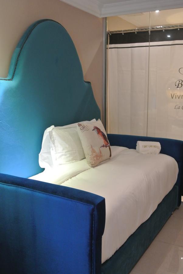 Single Room (1 person bed only)
