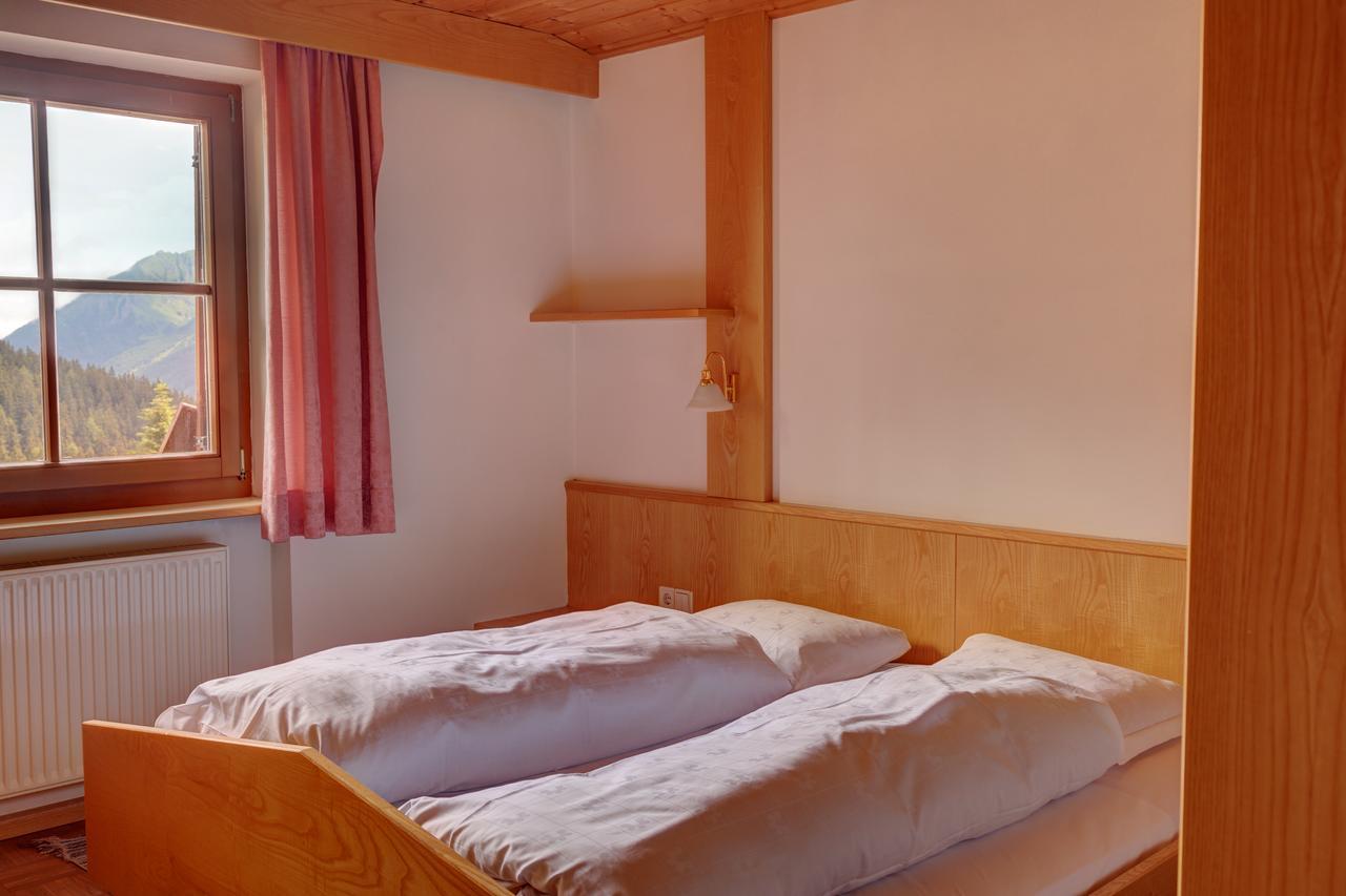 Dreibettzimmer mit Bergblick