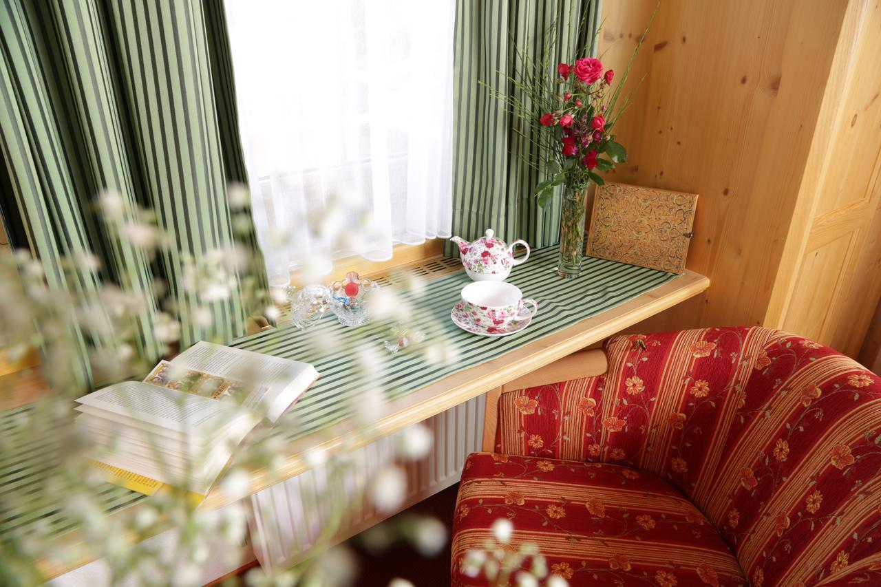 Single Room with Balcony - no pets allowed