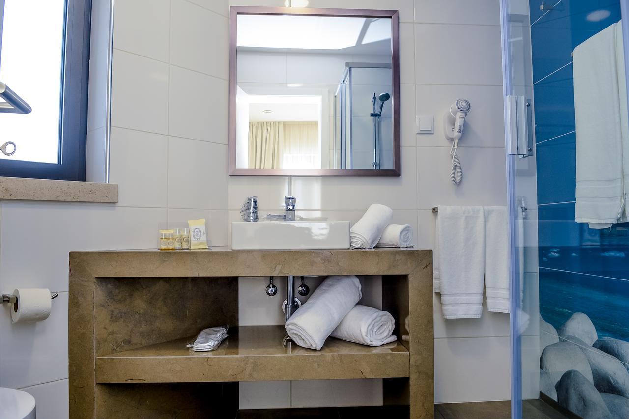 Habitación Doble Grande con balcón y vistas a la piscina - 1 o 2 camas