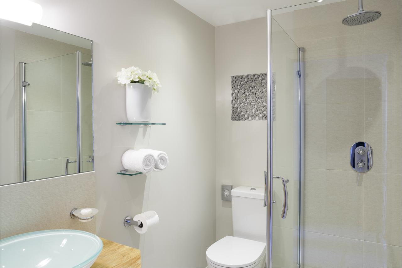 Deluxe Double Room with Side Sea View