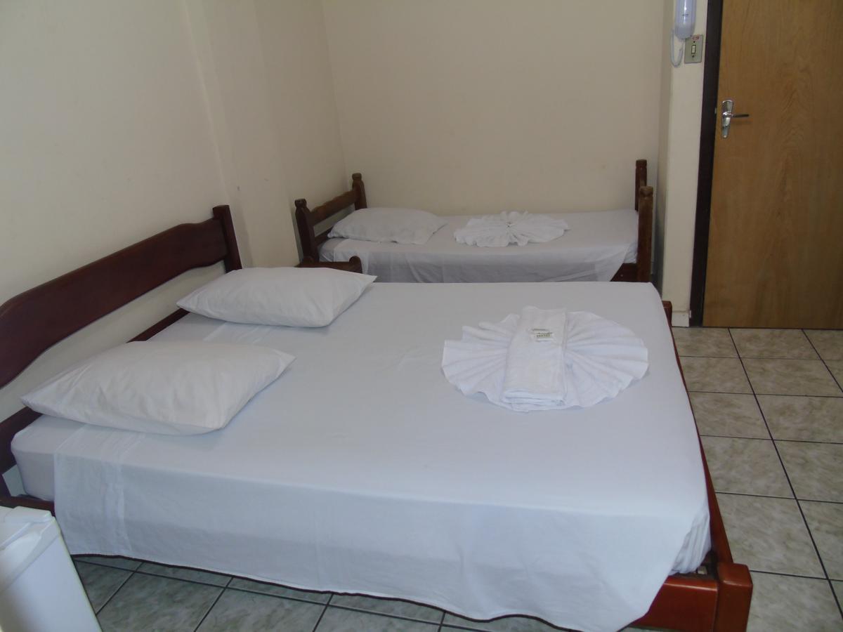 Quarto Triplo com Banheiro