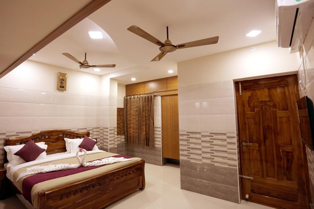 Deluxe Queen Suite