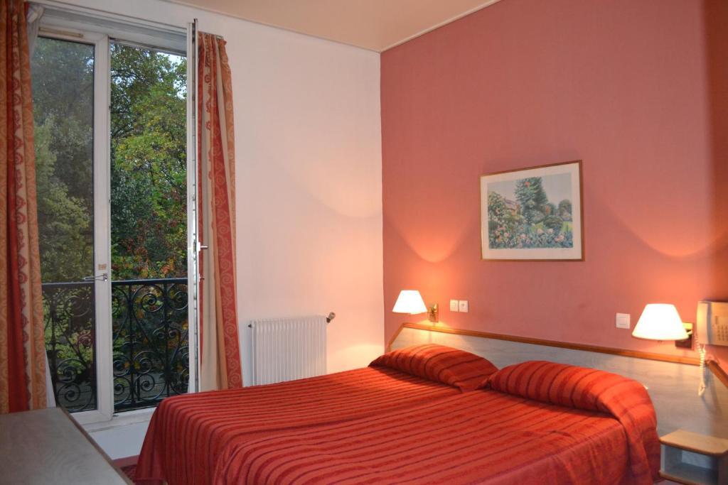 Quarto com 2 Camas de Solteiro
