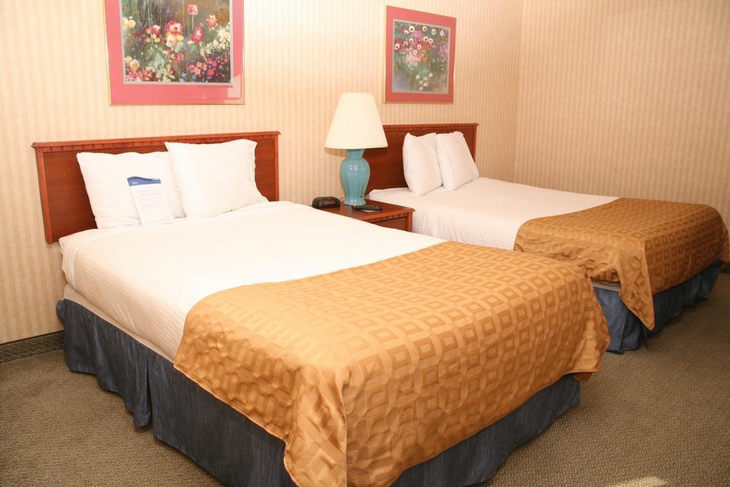Queen Room with Two Queen Beds - Non-Smoking