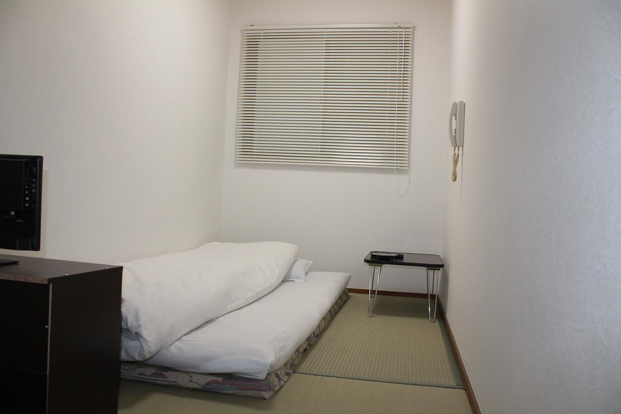Single Room with Shared Bathroom - Non-Smoking