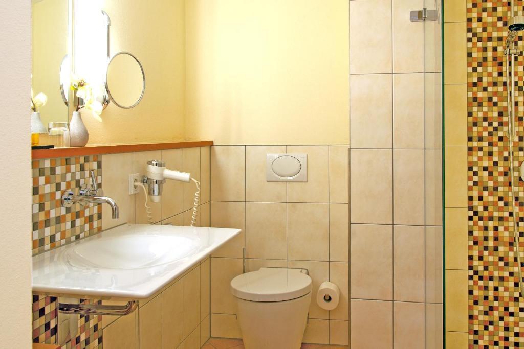 Standard Single Room,377870227:JPEG