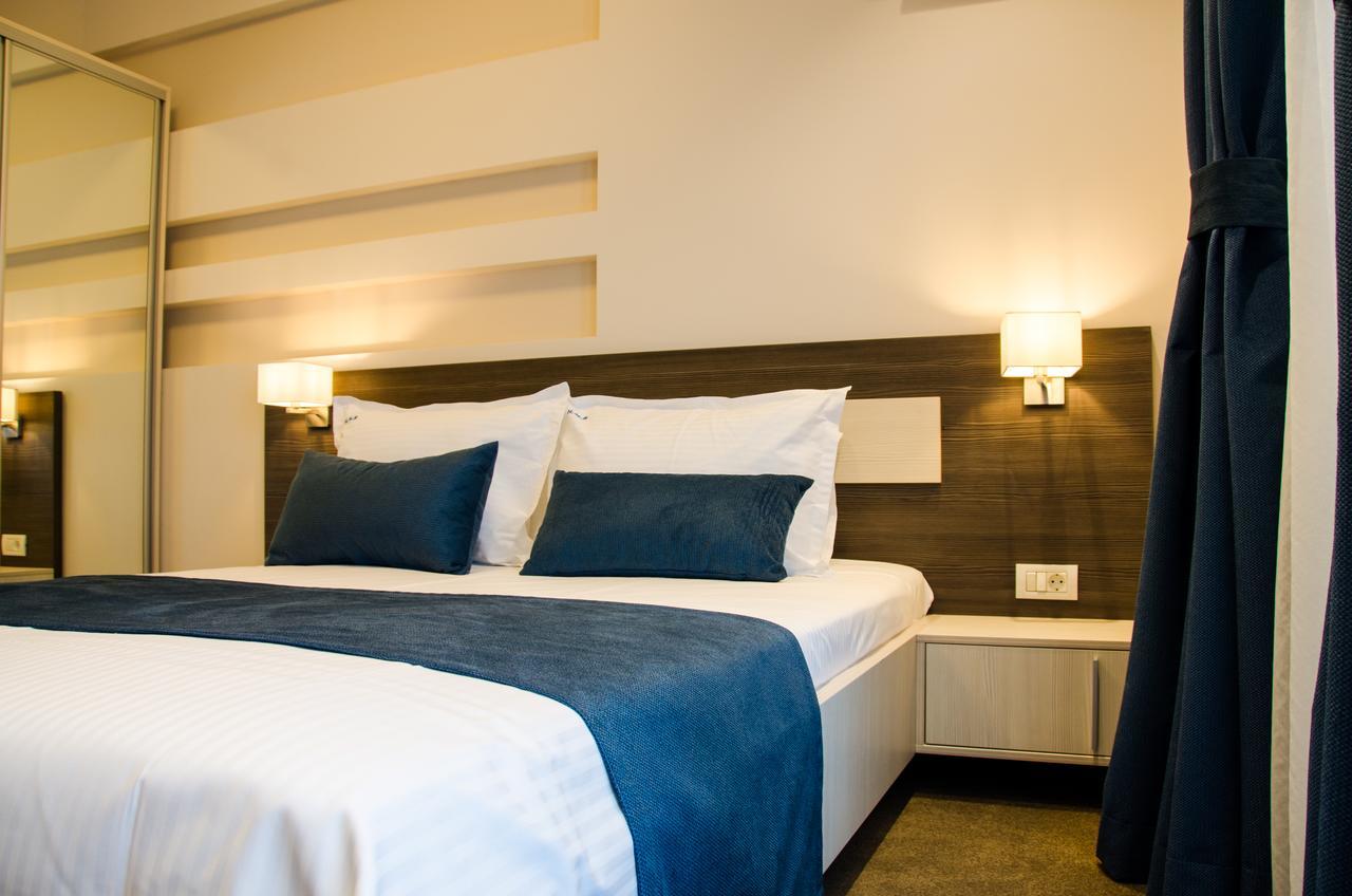 Double Room with Lateral Sea View