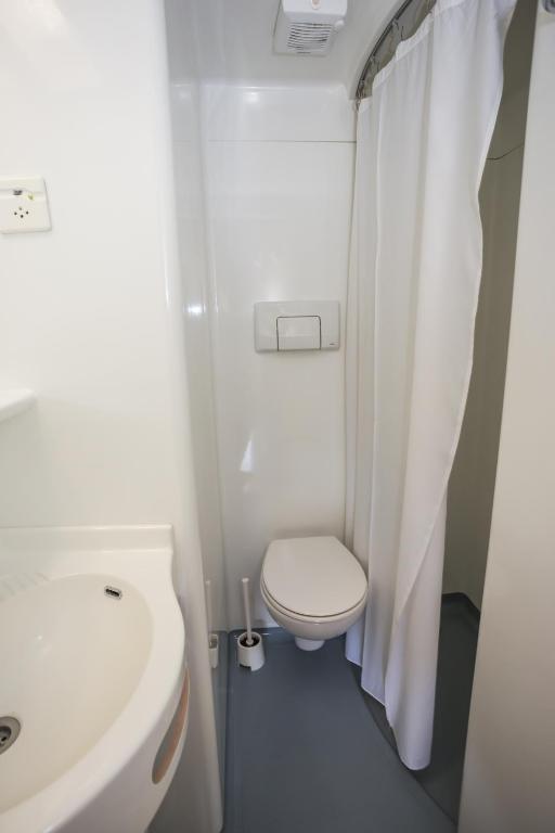 Single Room,61126147:JPEG