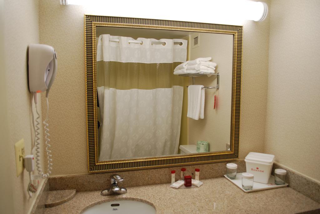 King Room - Non-Smoking