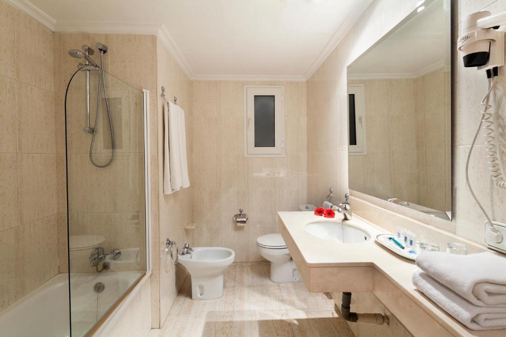 Double Room with 2 Extra Beds