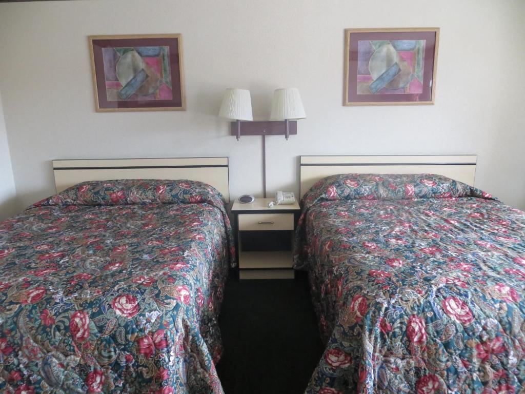 Queen Room with Two Queen Beds - Non-Smoking