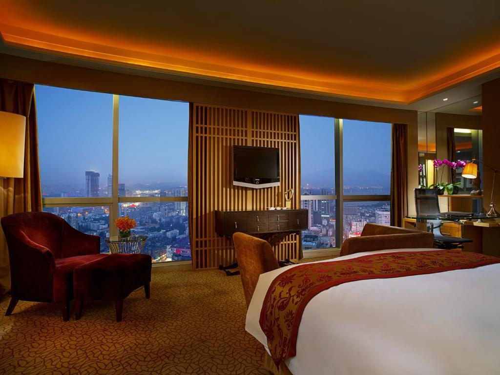 Luxury King Room with Lake View