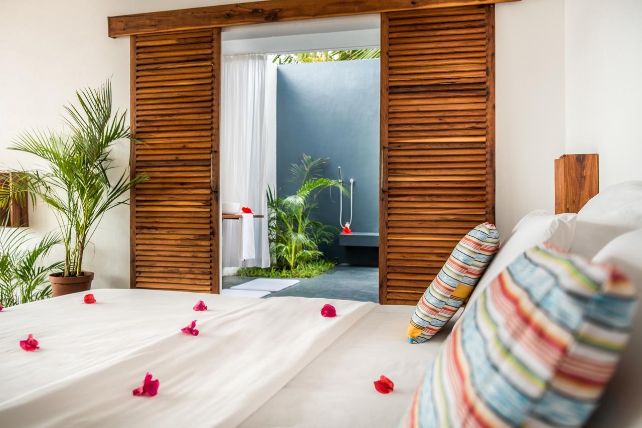 Deluxe Double Room with Side Sea View
