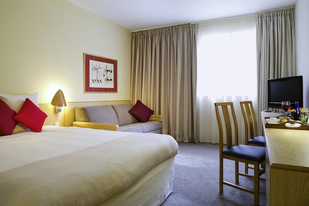 Standard Queen Room