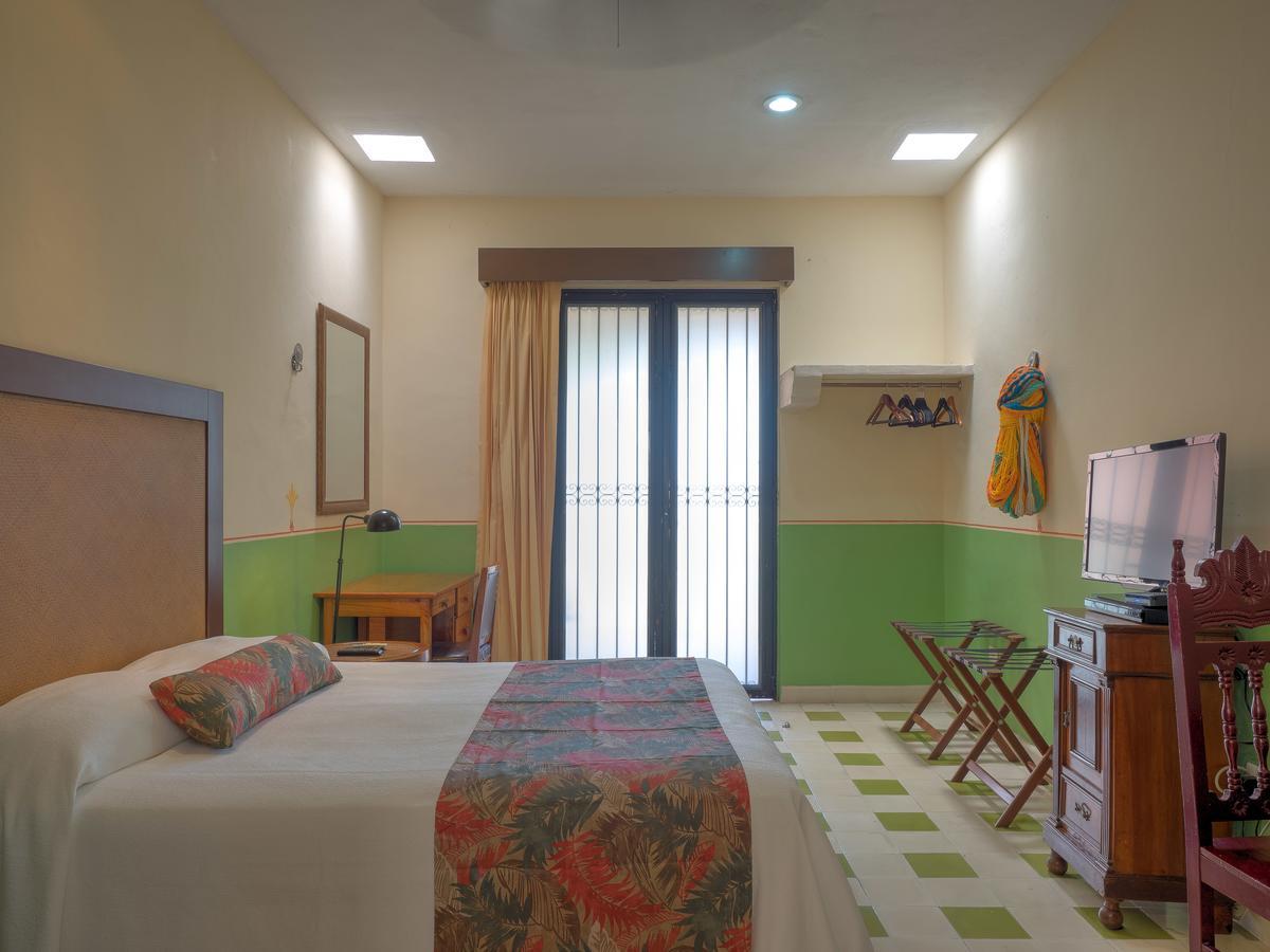 Queen Room with Pool View