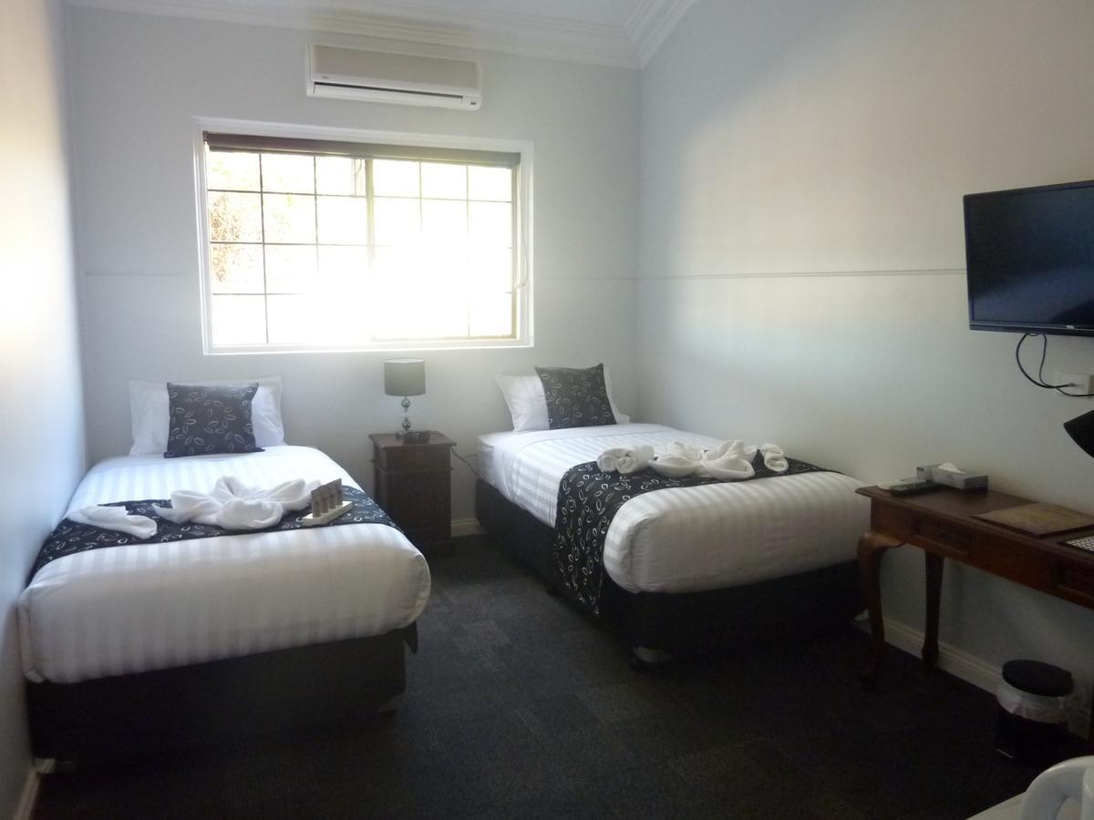 Standard Twin Room with Shared Bathroom