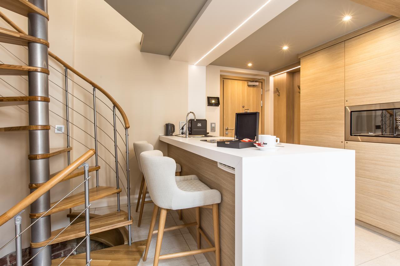 Deluxe Studio