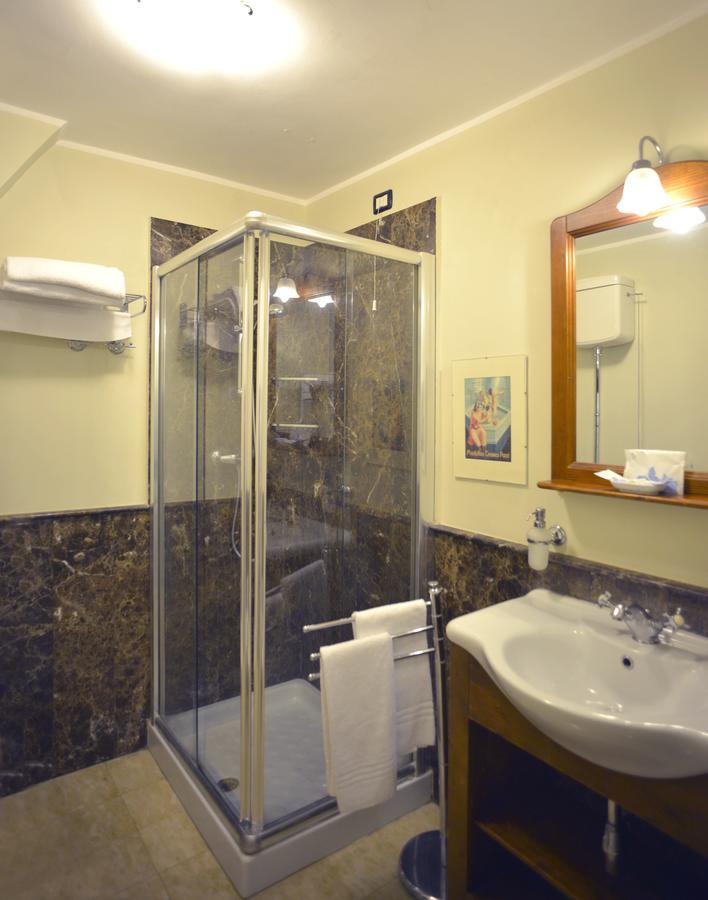Deluxe Dreibettzimmer mit eigenem Bad
