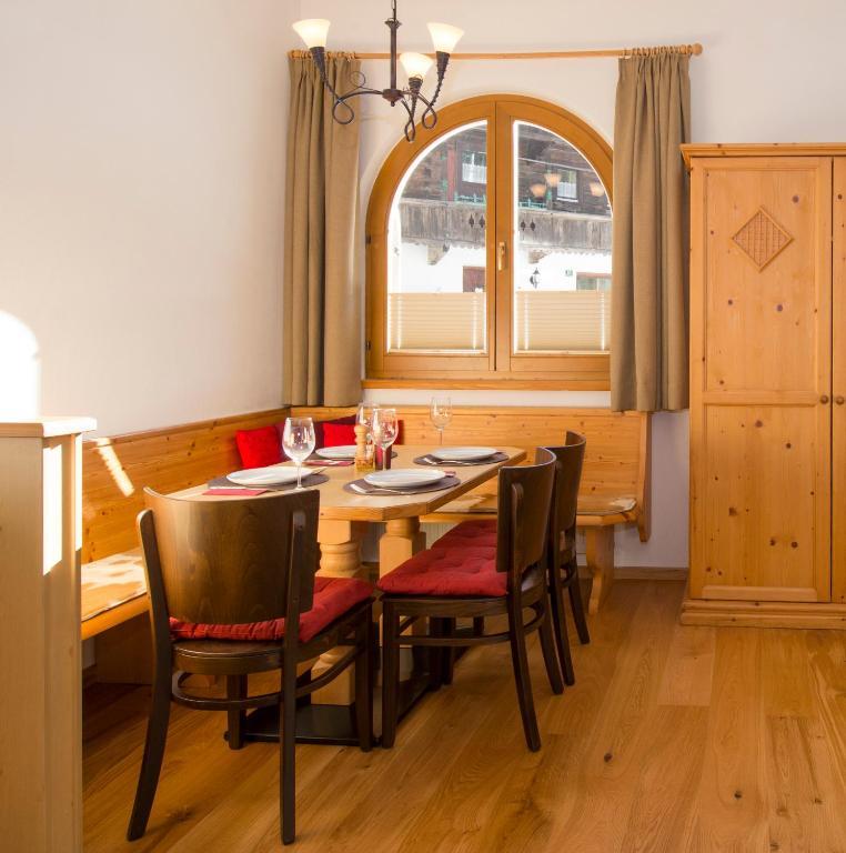 Appartement met 2 Slaapkamers en Uitzicht op de Bergen