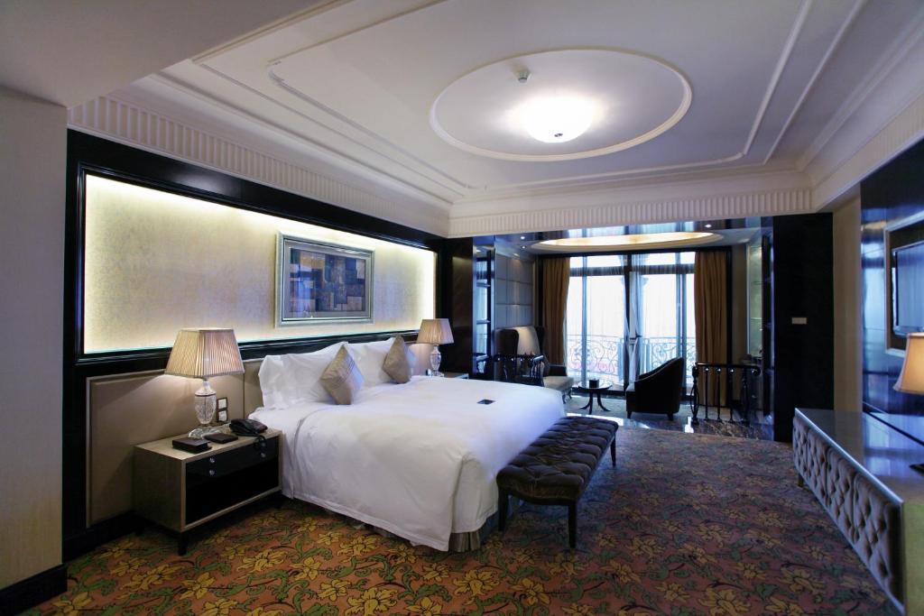 Chateau Premier King Room,214090217:JPEG