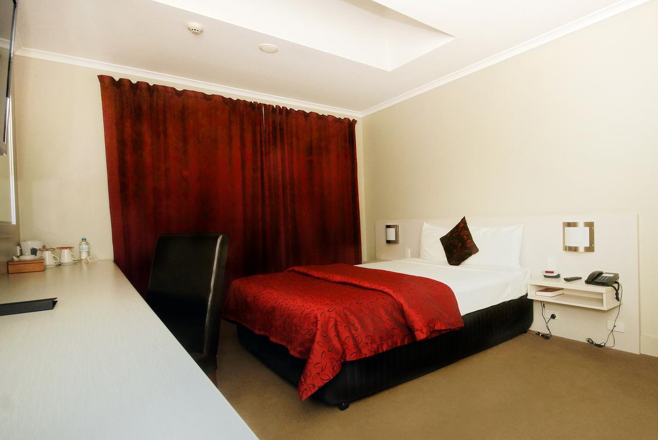 Isa Deluxe Room (No Window)
