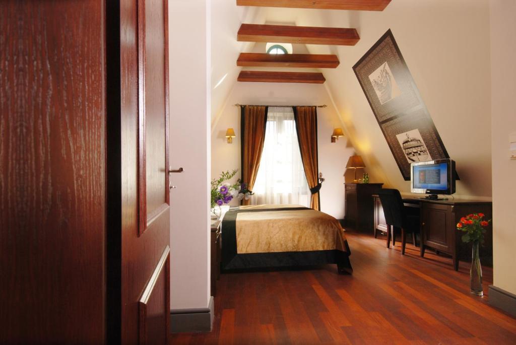 Doppel- oder Zweibettzimmer
